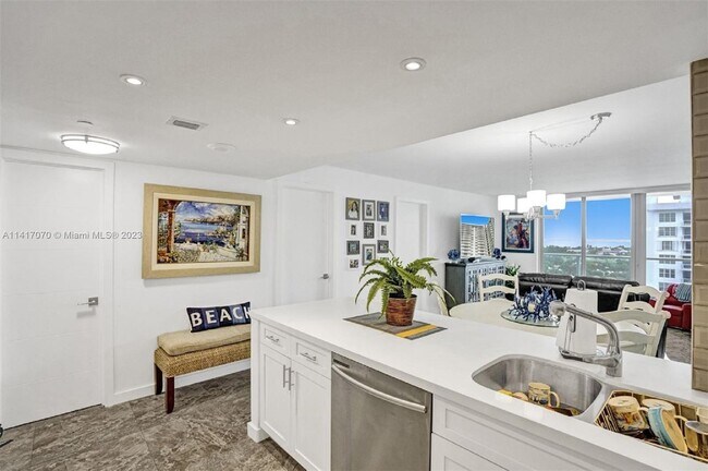 Building Photo - 5701 Collins Ave