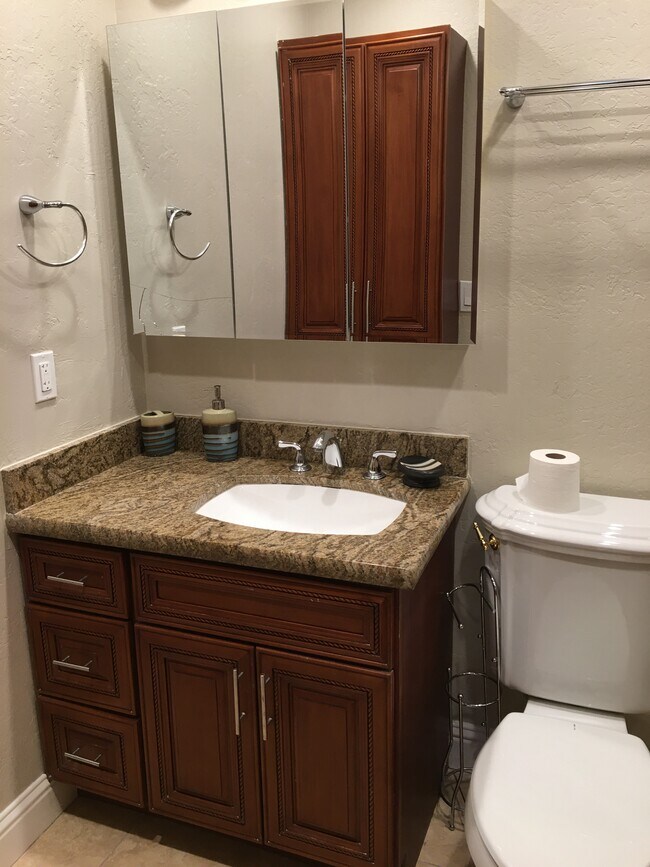 Foto del edificio - 2224 Cinderella Ln