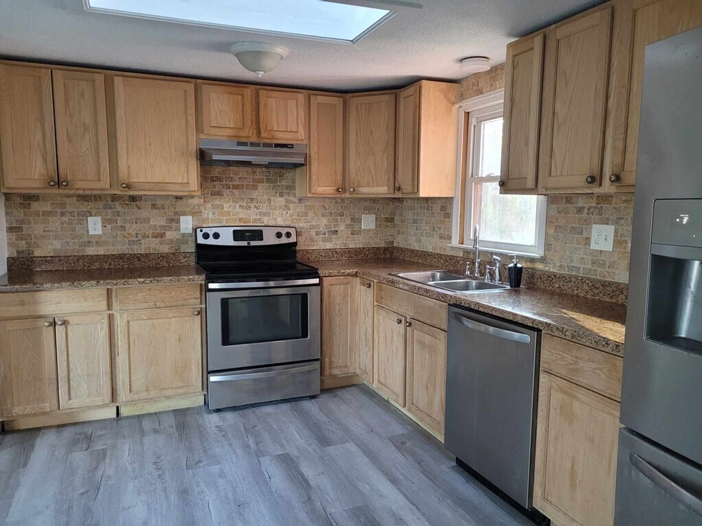 Primary Photo - 20 Skylark Ave