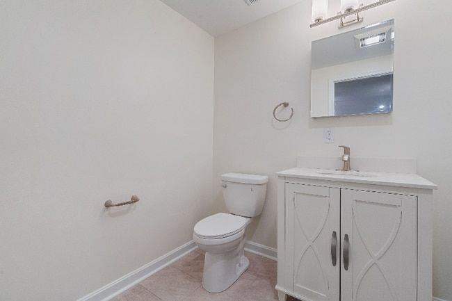 Building Photo - 202 High St