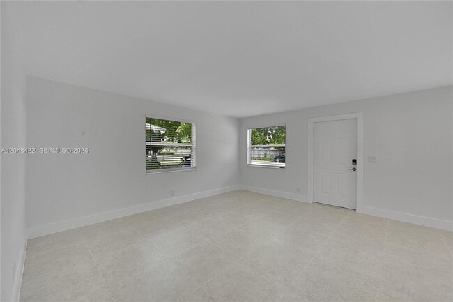 Building Photo - 808 SW 12th Ct