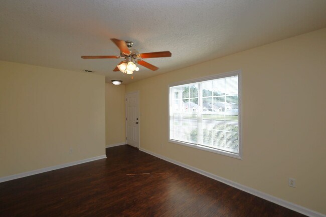 Foto del edificio - 1801-B Chestnut Dr.