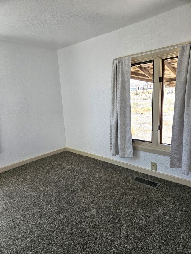 Foto del edificio - 3 Bedroom with a garage, Will be ready nex...