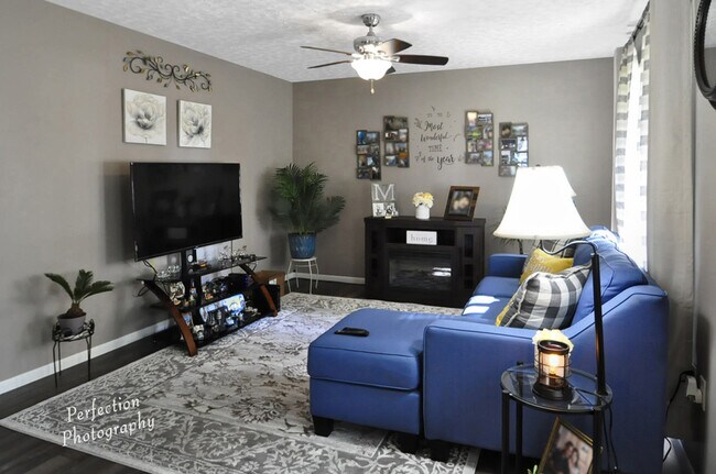 Living Room - 501 Morton St