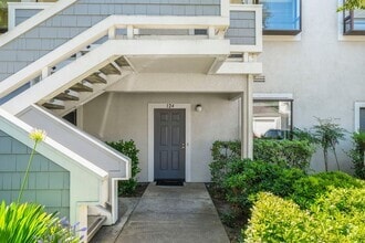 Building Photo - 2584 Oak Rd