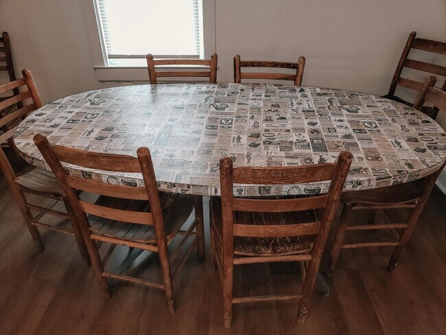 Dining Room Table - 609 Marietta St