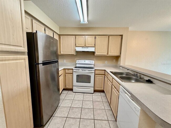 Foto del edificio - 13917 Fairway Island Dr