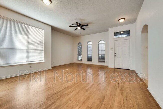 Foto del edificio - 3708 Bryson Dr