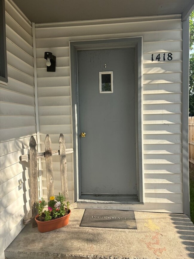 Foto del edificio - 1418 Phoenix Ave