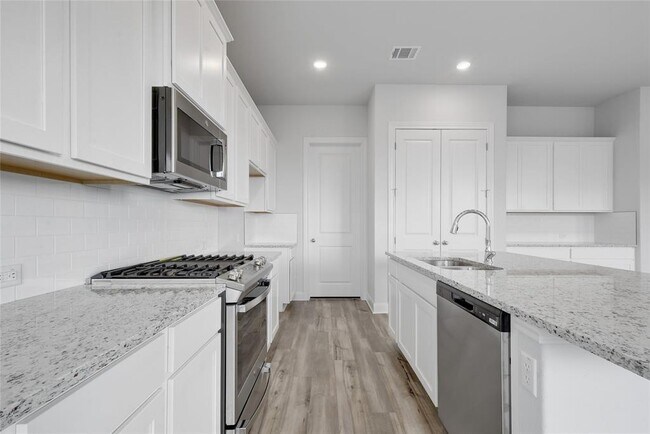 Building Photo - 112 Revere Dr