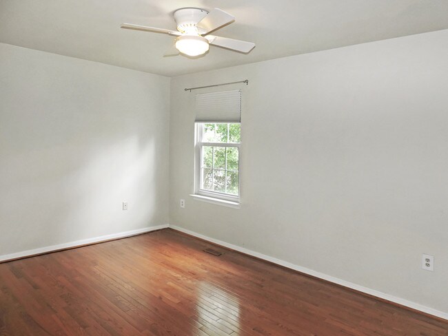 Building Photo - 2607 Meadowsweet Dr