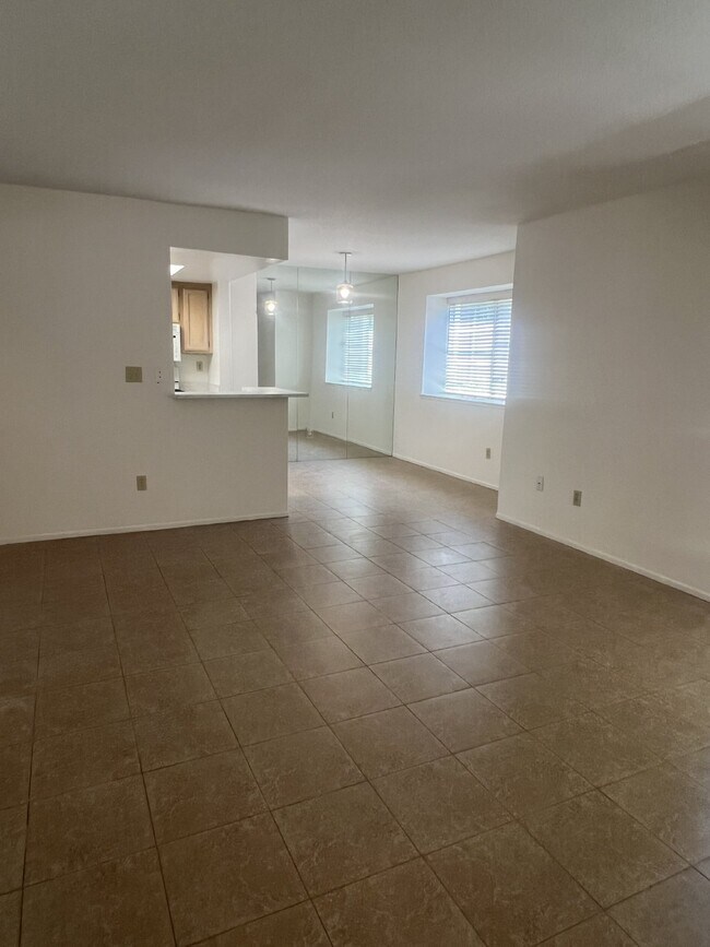 Foto del edificio - 2 Bed, 2 Bath Condo in the Gated Malibu Cr...