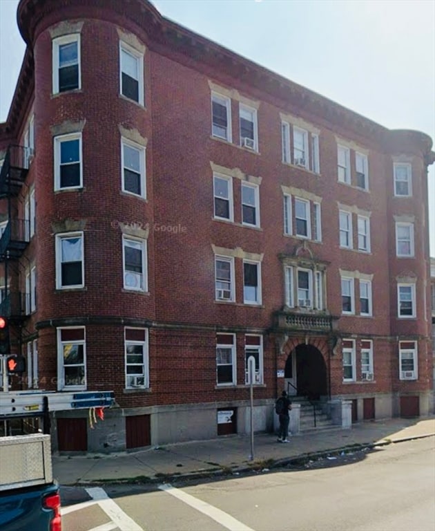 Building Photo - 526 Western Ave