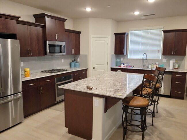 Building Photo - 3334 Junipero Ave