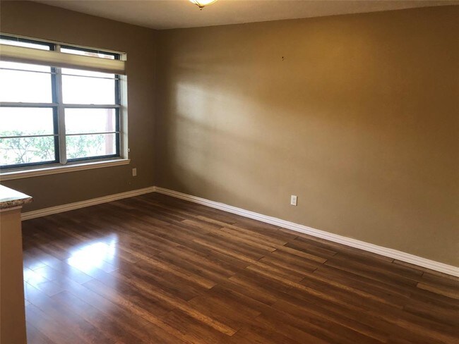 Building Photo - 10622 Carlota Ct