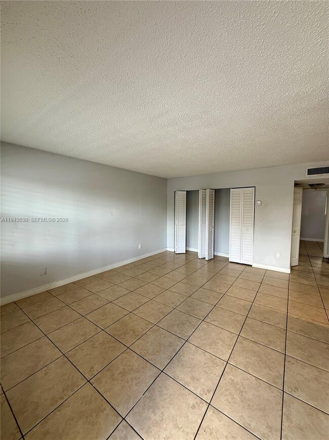 Foto del edificio - 400 NW 65th Ave