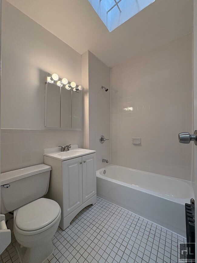Building Photo - EAST 72 STREET