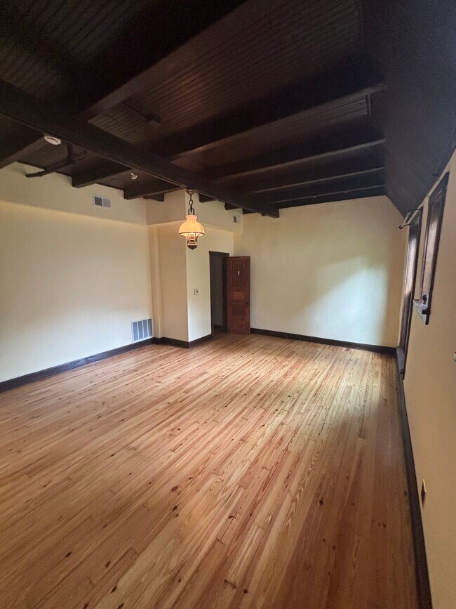 Foto del edificio - 325 Forest Ave