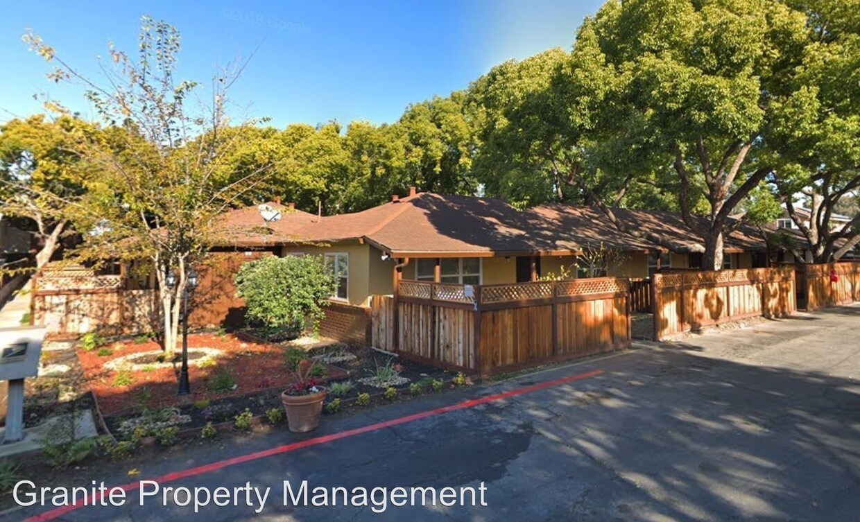 Primary Photo - 1-18 Garrison Dr