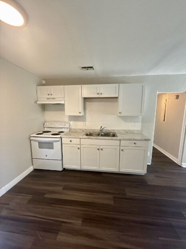 Building Photo - Affordable 3 Bedroom House with Large Den