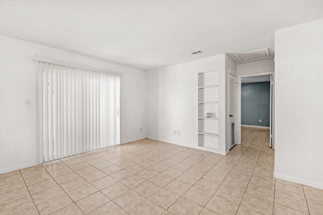 Building Photo - Gulf Breeze Gem — 1BR Home Ready Now