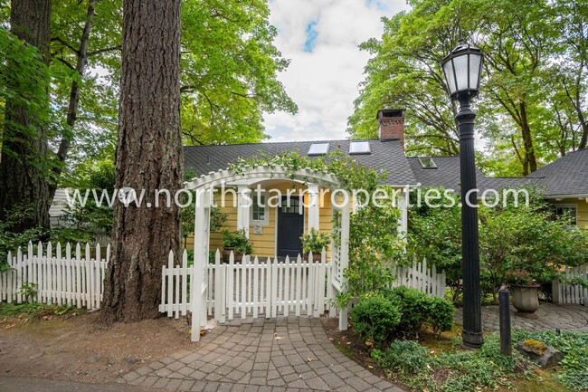 Building Photo - Magical Lake Oswego Cottage with Lake Views.