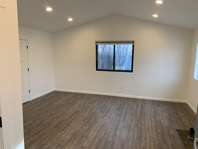 Foto del edificio - 416 Maple Dr