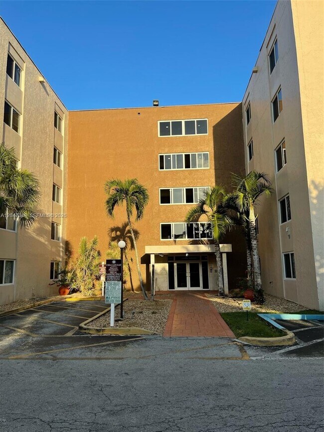 Building Photo - 6950 Miami Gardens Dr