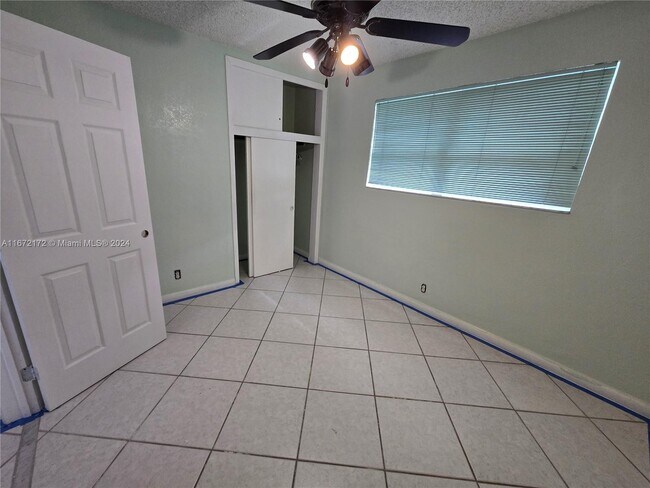 Foto del edificio - 1135 NE 177th Terrace