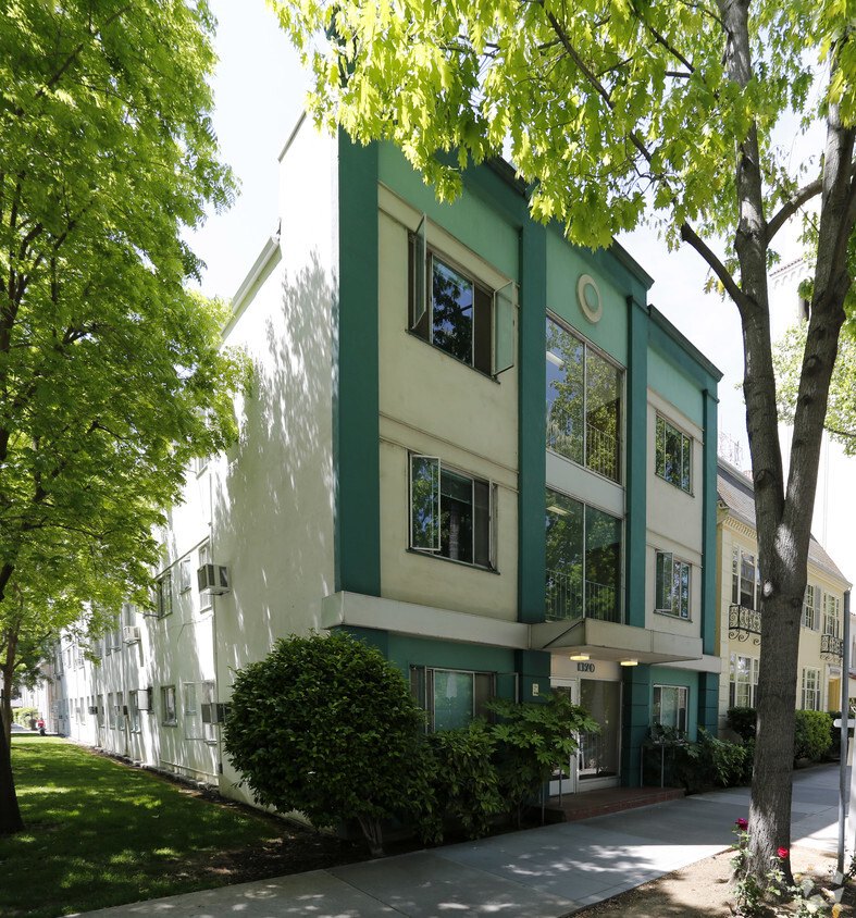 Building Photo - Senator Manor