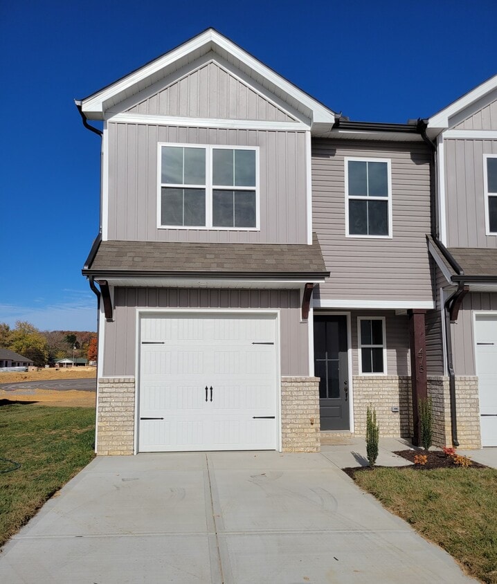Front view - 475 Harper Village Way