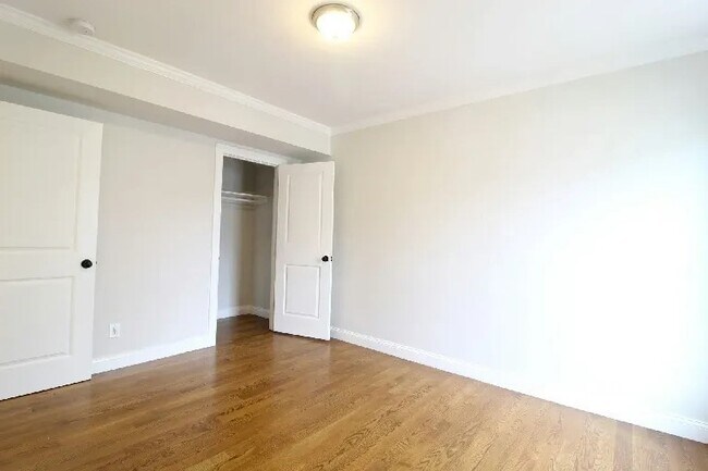 Foto del edificio - 2747 Washington St