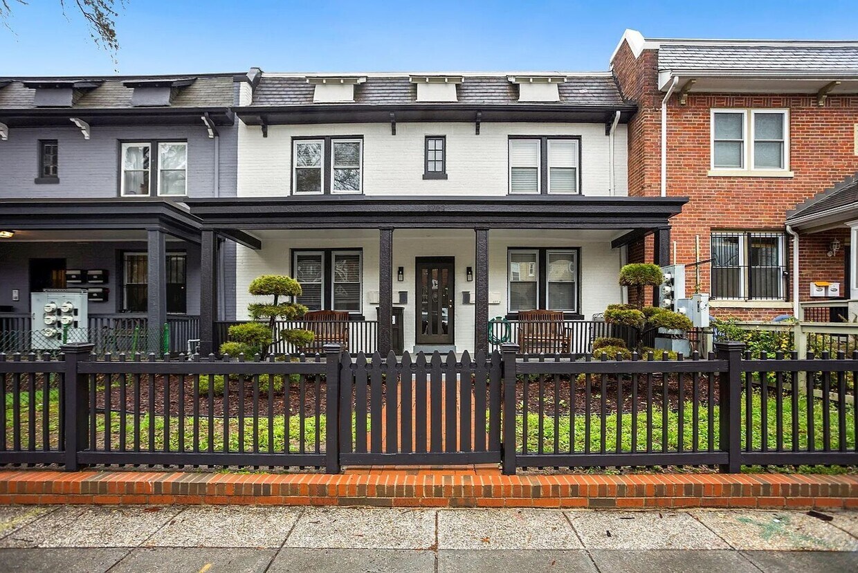 Foto principal - 1712 West Virginia Ave NE