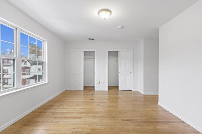Building Photo - 34 Delavan Pl