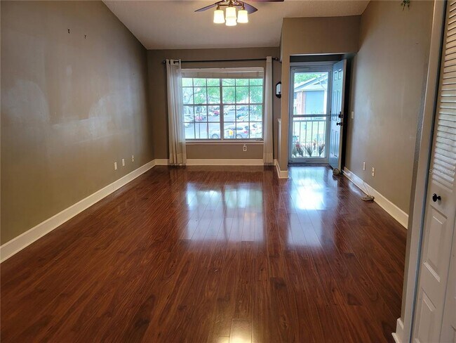 Foto del edificio - 5477 Lake Margaret Dr