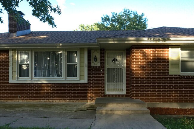 Foto del edificio - 2209 N 82nd Terrace