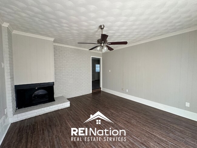 Foto del edificio - Spacious 4BR/2BA Memphis Rental with 2-Car Garage, Hardwood Floors & Fireplace