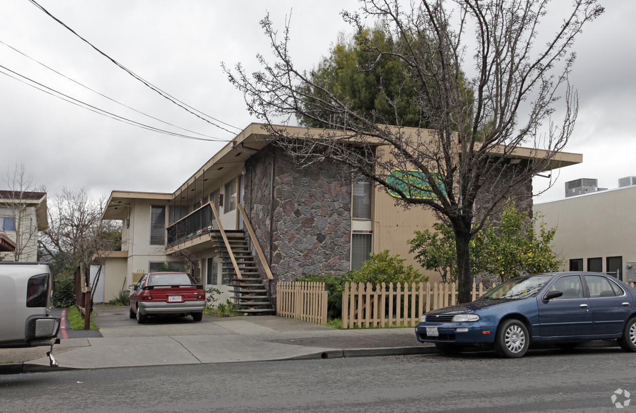 Primary Photo - Lemon Tree Manor Apartments