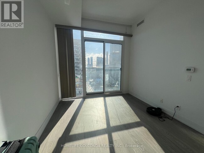 Photo du bâtiment - 181 Dundas St E