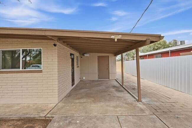 Foto del edificio - Bright 3-Bed Tucson Rental Home with Expansive Fenced Backyard Near U of A