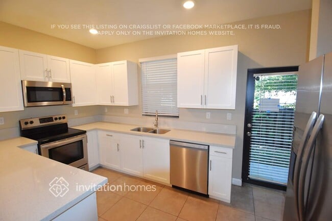 Building Photo - 1643 SW 28th St