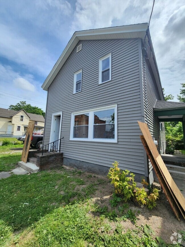 Building Photo - 76 Carter St