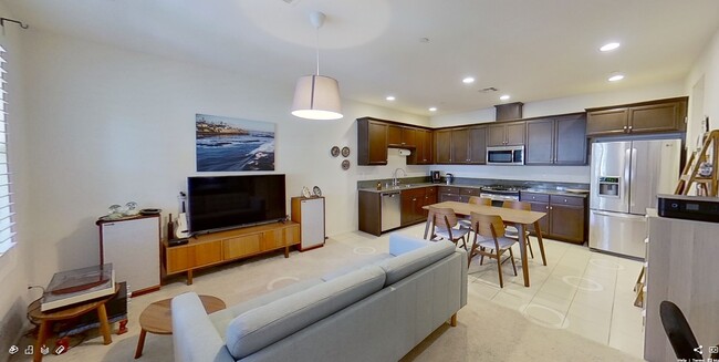 Building Photo - 10650 Canyon Grv