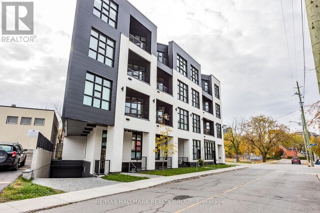 Building Photo - 101 Pinhey St