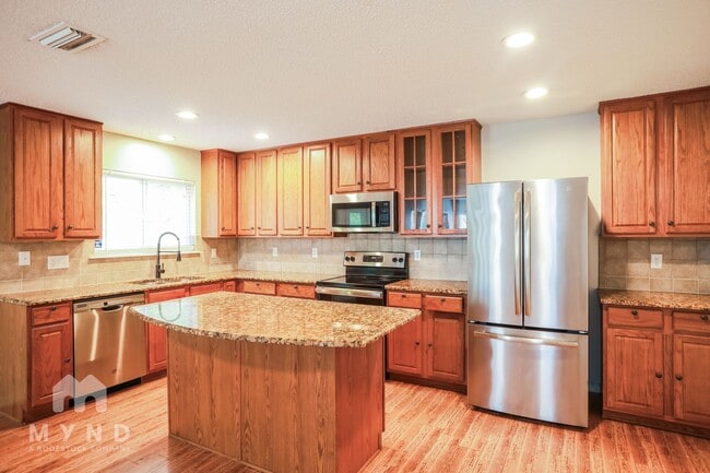 Building Photo - 7032 Beekman Lake Dr