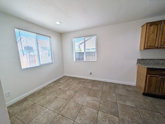 Foto del edificio - 1606 N H St