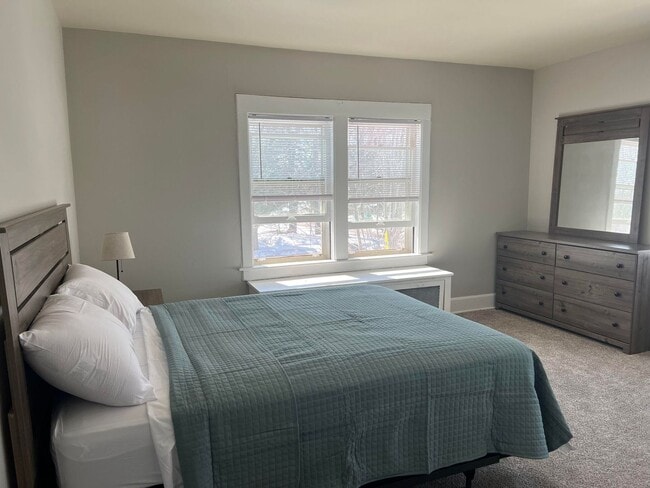 Foto del edificio - All Utilites and Fully Furnished 2 Bedroom!