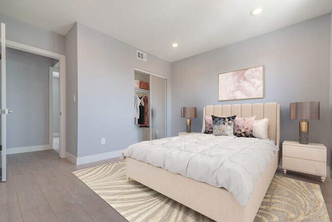 Building Photo - 635 N Harvard Blvd Los Angeles, CA 90004