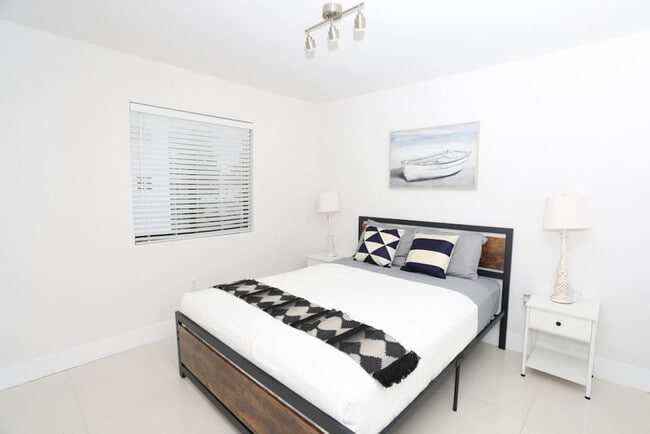 Building Photo - 1375 SW 6th St