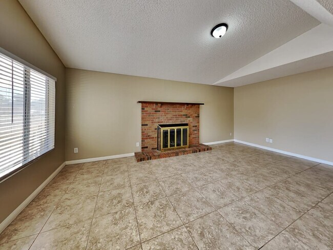 Building Photo - 5922 W Mauna Loa Ln
